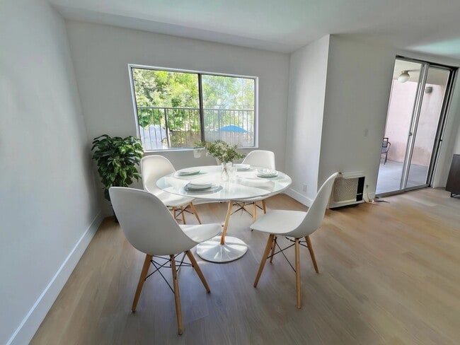 118 S Wetherly Dr in Los Angeles, CA - Building Photo - Building Photo