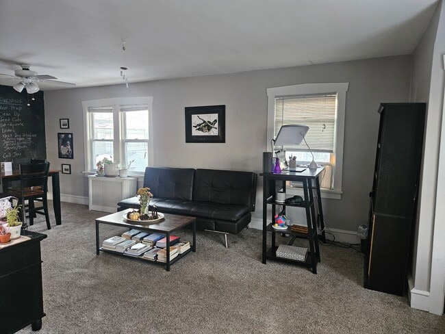 20 E Coulter Ave, Unit Upstairs Apartment