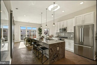 1214 Madison St NW, Unit 101 in Washington, DC - Foto de edificio - Building Photo