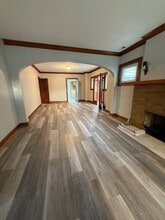 421 N Hough St in Barrington, IL - Building Photo - Building Photo