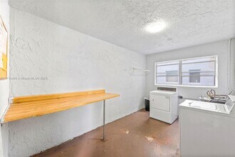 2860 Somerset Dr in Lauderdale Lakes, FL - Building Photo - Building Photo