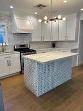 1454 N Clybourn Ave in Burbank, CA - Foto de edificio - Building Photo