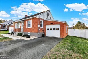 88 E College Ave in Wernersville, PA - Building Photo