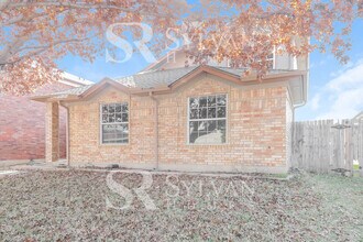 1016 Alameda Dr in Carrollton, TX - Building Photo - Building Photo