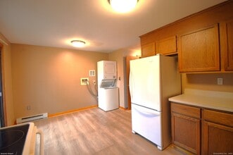 246 Woodford Ave in Plainville, CT - Building Photo - Building Photo