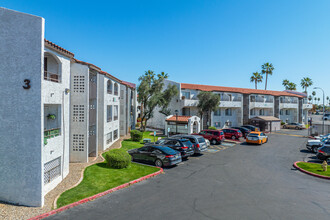 Palm Aire Apartments in Phoenix, AZ - Building Photo - Building Photo