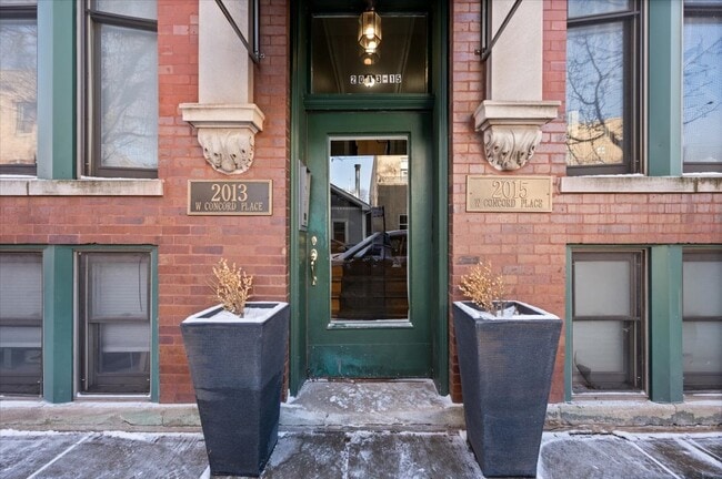 2013 W Concord Pl in Chicago, IL - Building Photo - Building Photo