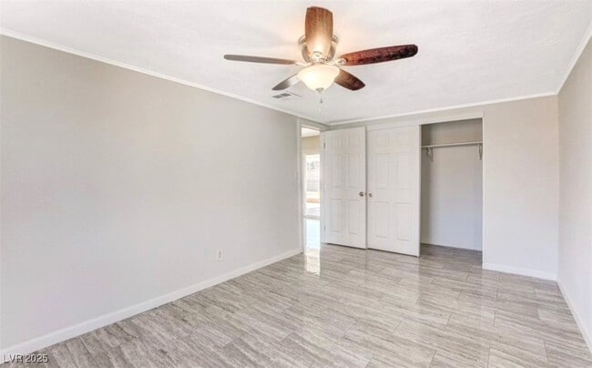 property at 1932 Hassett Ave