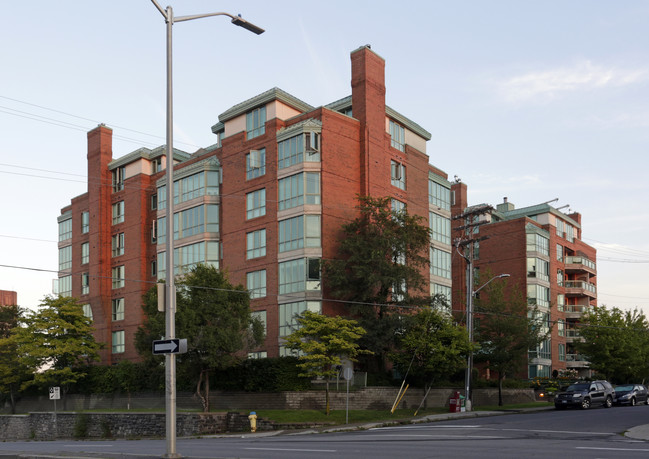 The Lake Lander in Ottawa, ON - Building Photo - Primary Photo