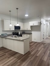 874 N Hemsworth Way, Unit R203 in Saratoga Springs, UT - Building Photo - Building Photo