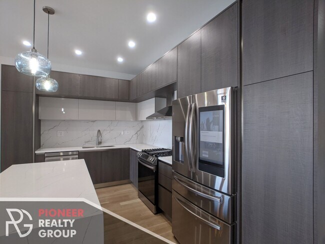 7729 N Eastlake Ter in Chicago, IL - Building Photo - Building Photo