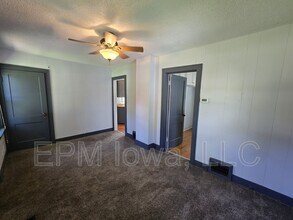 403 Indiana St in Waterloo, IA - Building Photo - Building Photo