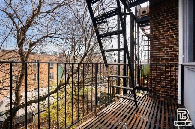 34-59-59 Vernon Blvd in Queens, NY - Building Photo - Building Photo