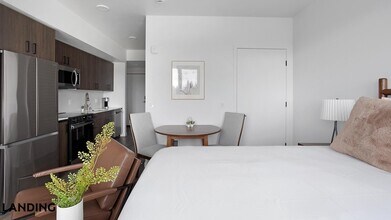 8511 15th Ave NW, Unit 710 in Seattle, WA - Foto de edificio - Building Photo