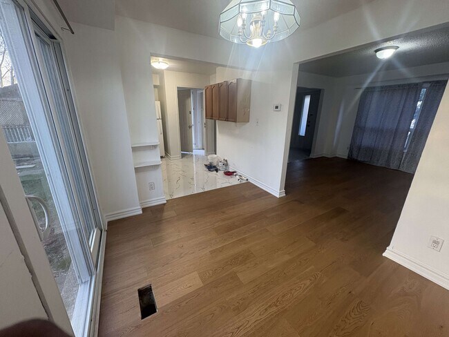 5 Murison Blvd in Toronto, ON - Building Photo - Building Photo