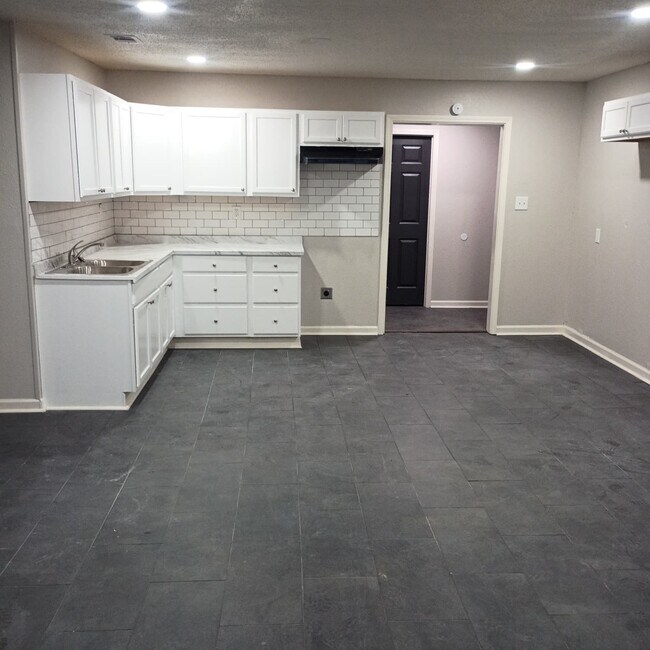 2900 Flora Ave in Memphis, TN - Building Photo - Building Photo