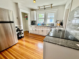 19 Sunset Rd, Unit 19 in Somerville, MA - Building Photo