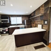 104 Armitage Dr in Newmarket, ON - Building Photo - Building Photo