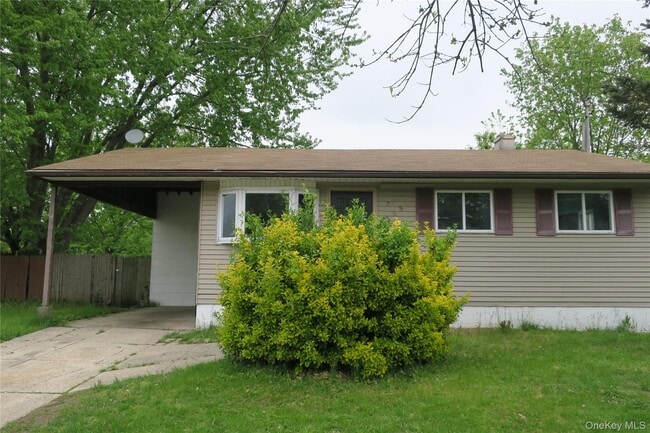 property at 1703 Manatuck Blvd