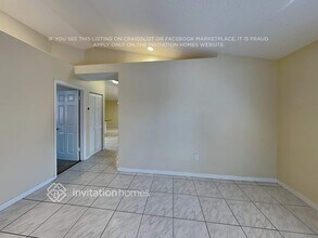 10121 NW 127th Terrace in Hialeah, FL - Building Photo - Building Photo