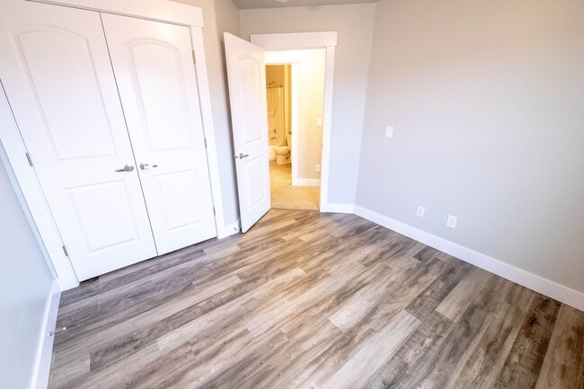 property at 668 E Moray Hill Ct