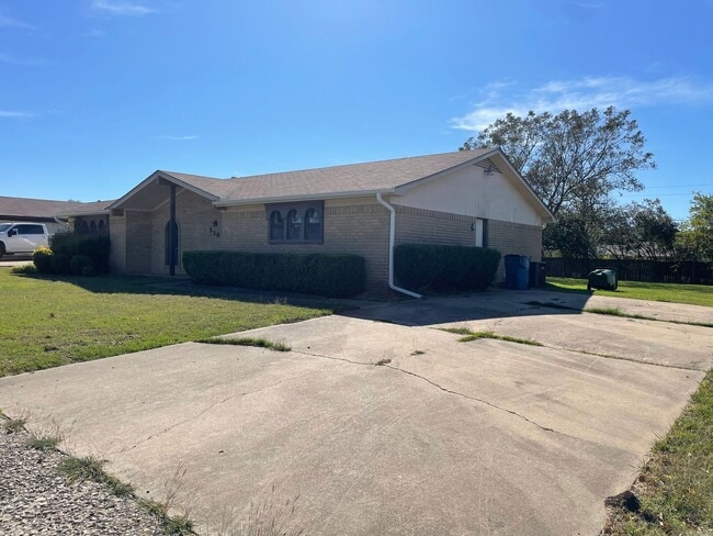 229 Travis Ln in Hewitt, TX - Building Photo - Building Photo