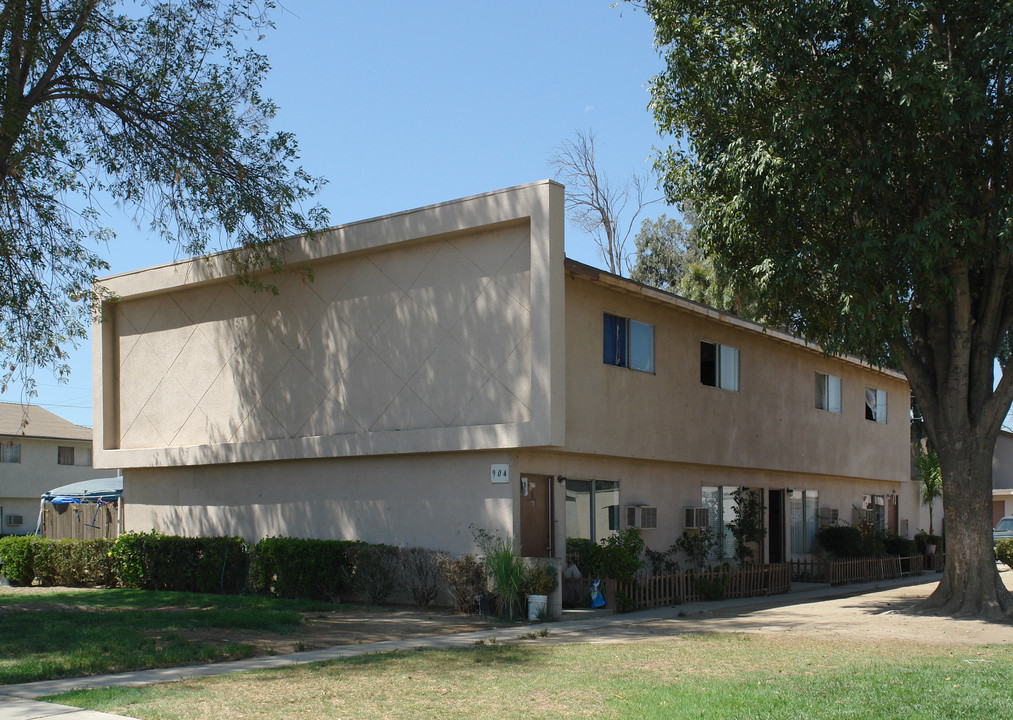 904 River Rd in Corona, CA - Building Photo