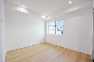 11732 Gilmore St in Los Angeles, CA - Building Photo - Building Photo