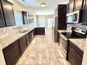 7567 Glen Laurel Way in Memphis, TN - Foto de edificio - Building Photo