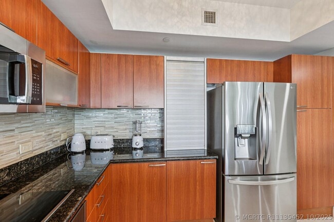 property at 2640 Lake Shore Dr
