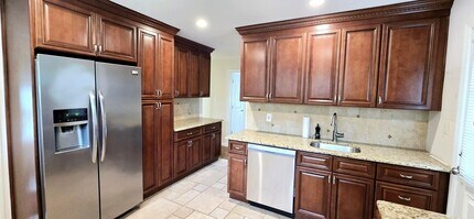 6 Arizona Ave in Syosset, NY - Building Photo - Building Photo