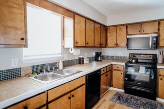 912 Dickenson Ave in Mobile, AL - Building Photo - Building Photo