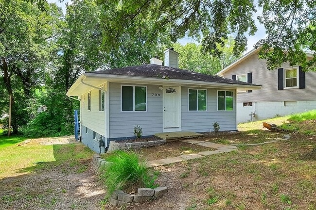 property at 706 S 15th St