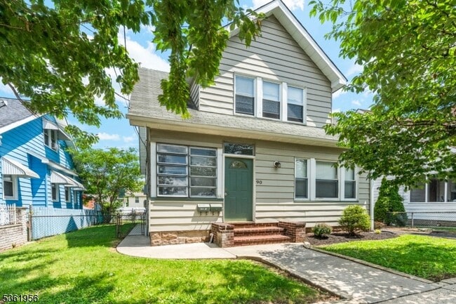 90 Bell St in Belleville, NJ - Foto de edificio - Building Photo