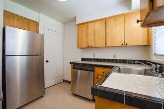 1758 SW Marlow Ave-Unit -012 in Portland, OR - Building Photo - Building Photo