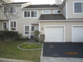 141 Winchester Dr in Yonkers, NY - Building Photo