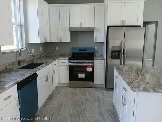 808 Hanover Ave in Sebring, FL - Foto de edificio - Building Photo
