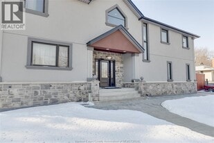 365 Neal Blvd in Windsor, ON - Building Photo