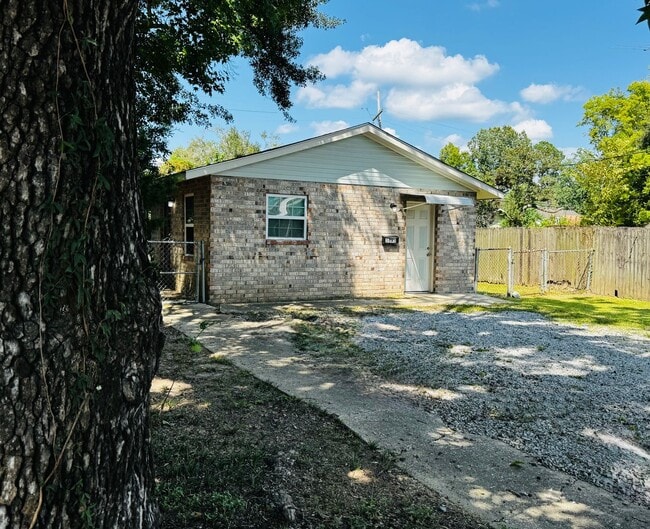 3433 Hollywood St in Baton Rouge, LA - Building Photo - Building Photo