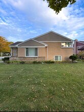 7225 E Prairie Rd in Lincolnwood, IL - Building Photo - Building Photo
