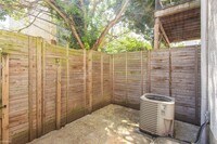 1706 Fontain St photo'