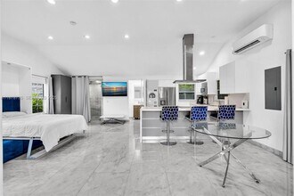 394 SE 5th Ave-Unit -b in Delray Beach, FL - Building Photo - Building Photo