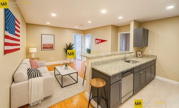 66 Egmont St, Unit 2 in Brookline, MA - Foto de edificio - Building Photo