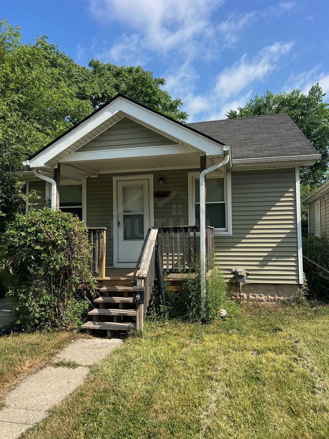423 E Milton Ave