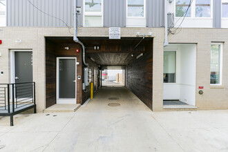 1231 N 27th St, Unit A in Philadelphia, PA - Foto de edificio - Building Photo