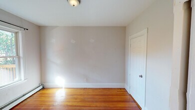692 Columbia Rd, Unit 1 in Boston, MA - Foto de edificio - Building Photo