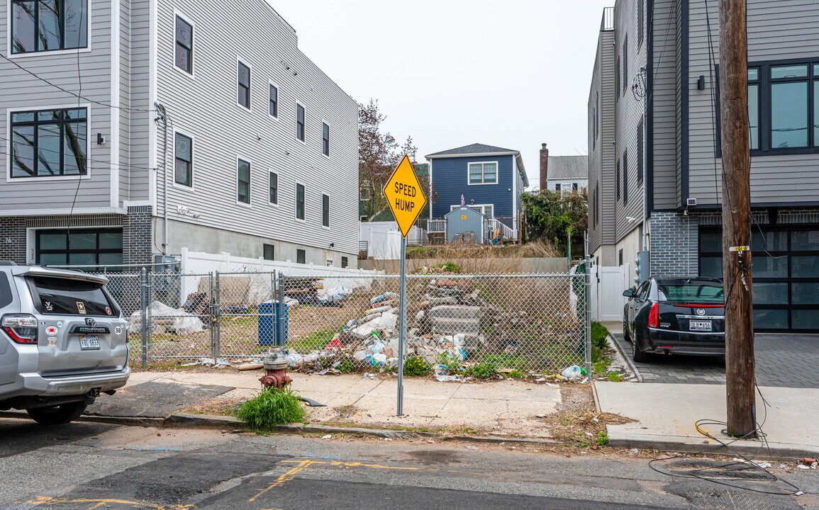 24 Romaine Ave in Jersey City, NJ - Building Photo