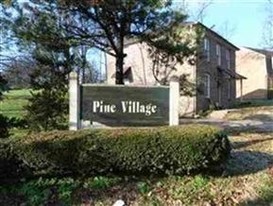 Pine Village Apartamentos