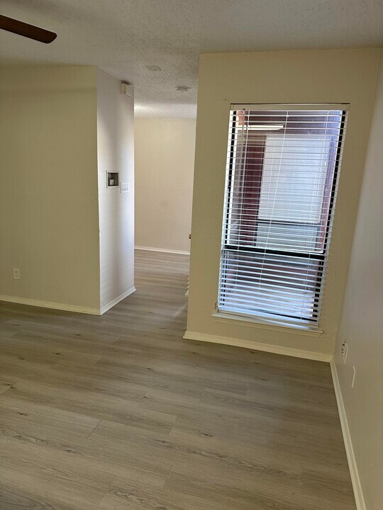 9839 Walnut St, Unit t302 in Dallas, TX - Building Photo