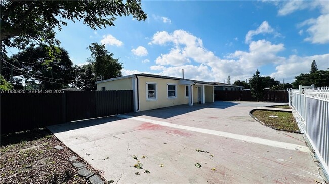 10480 SW 172nd St in Miami, FL - Building Photo - Building Photo